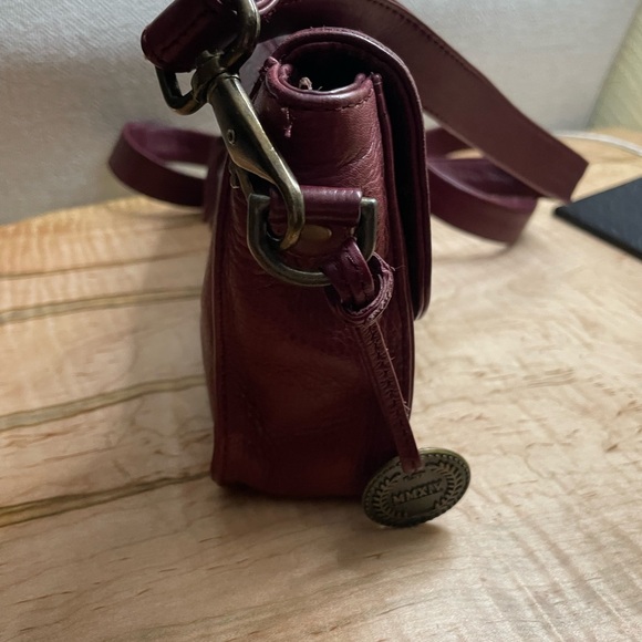 Gently used Wanderers LeatherTravel Co. Small Crossbody Bag. - Picture 6 of 7